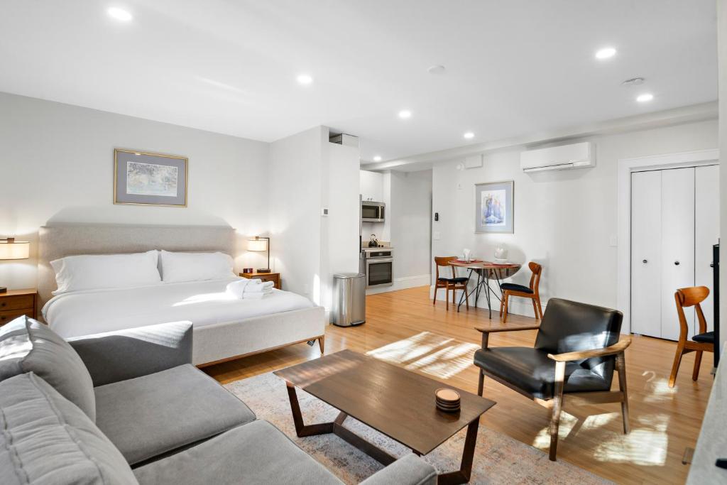 Charlesgate Suites photo