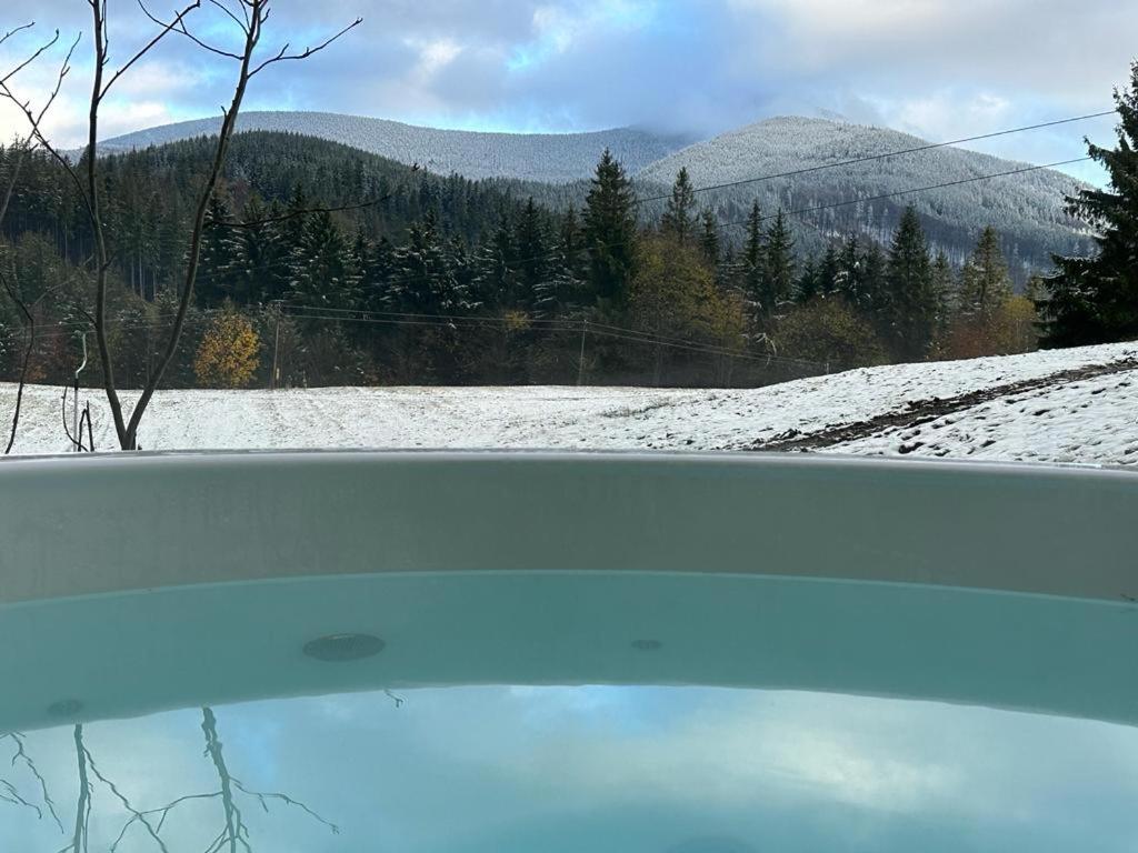 Ein allgemeiner Bergblick oder ein Berglick von der Ferienwohnung aus