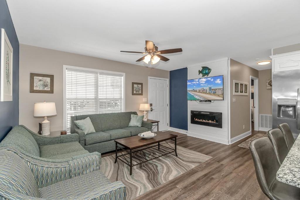 Stunning Ocean Lakes "Coastal Cottage" Beach HouseRenovated! LED