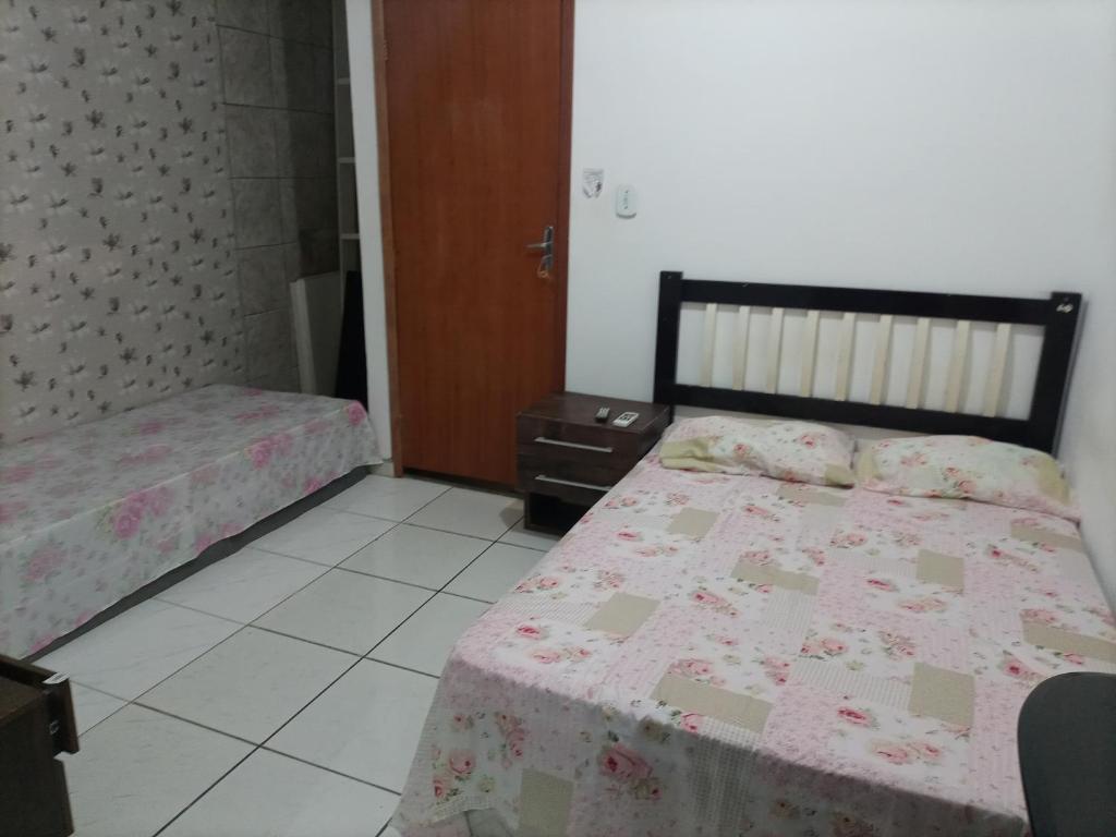 Postel nebo postele na pokoji v ubytování Casa em Guriri para temporada