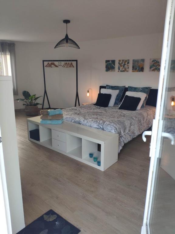 La Tourelle Suite Cosy entre vignoble aixois et Luberon - Suite De Dos Dormitorios