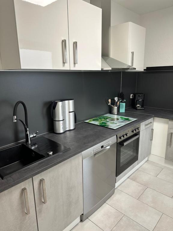 Kuchyň nebo kuchyňský kout v ubytování 100m2 5 min zum See Grillecke