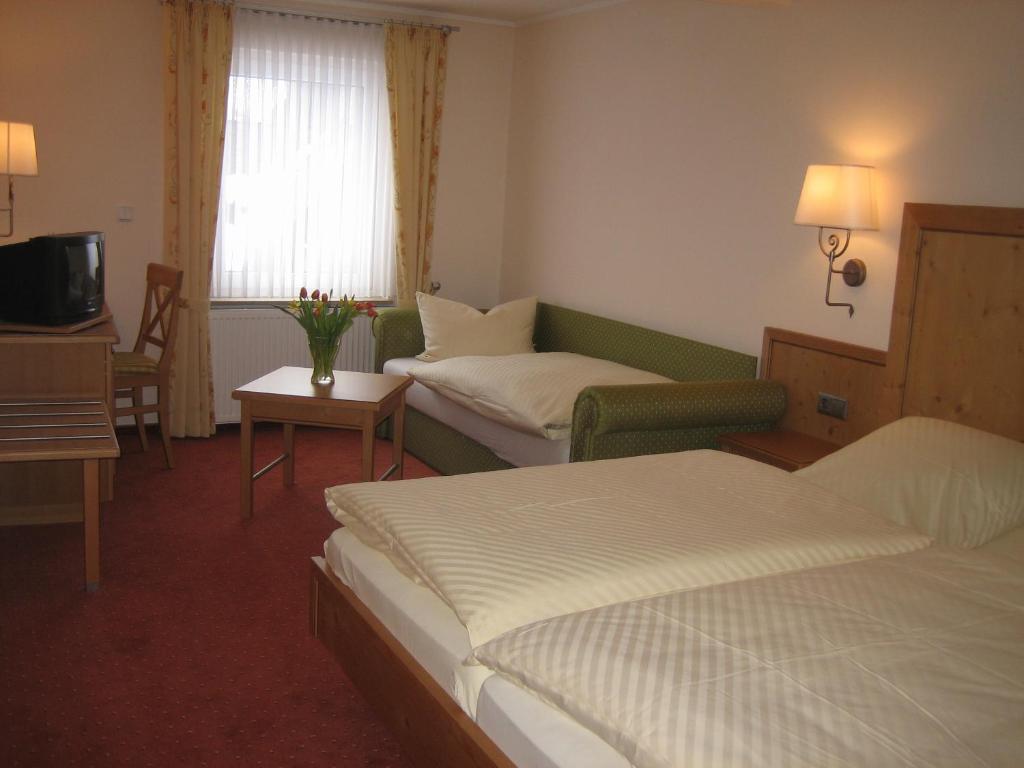 Postel nebo postele na pokoji v ubytování Hotel Lindenhof
