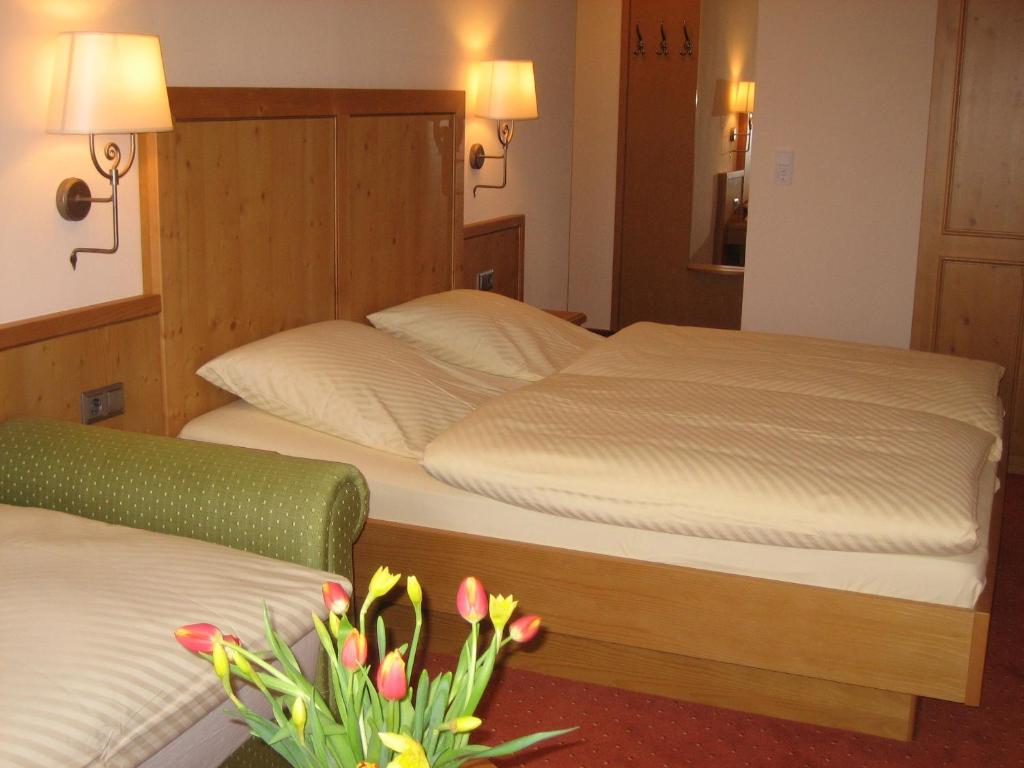 Postel nebo postele na pokoji v ubytování Hotel Lindenhof