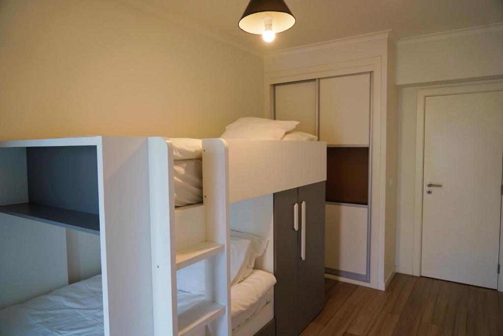 a bunk bed in a room with a bunk bedutenewayewayangering at Always on the way - Road Home in Montijo, Lisbon in Montijo