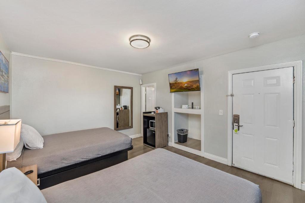 Rodeway Inn Stockton Highway 99 - Chambre Double Avec 2 Lits Doubles - Non-Fumeurs
