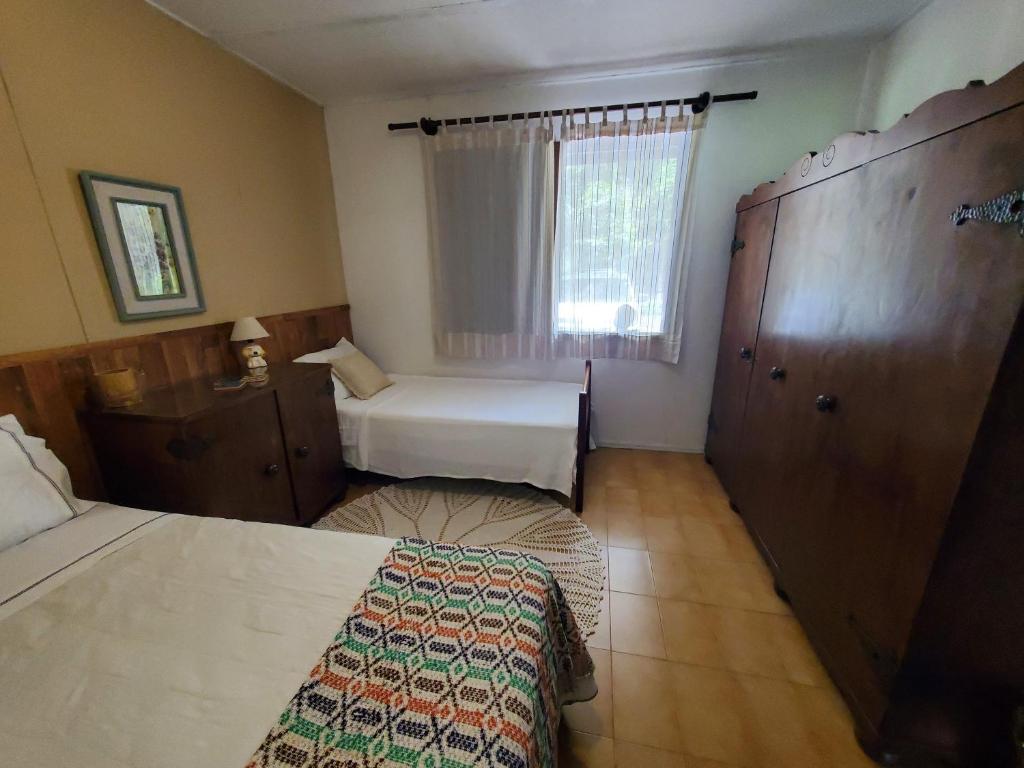 Postel nebo postele na pokoji v ubytování ÉCOisa de Chácara - Casa de Vidro, Casa de Campo