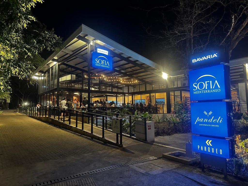 Peaceful Apartment in Tamarindo, 50m to the Beach - Sofia Apartments - Apartamento De Dos Dormitorios