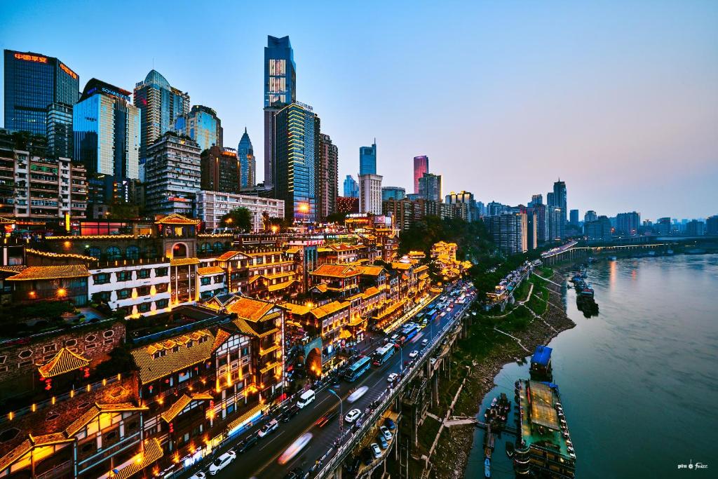 Vista generica su Chongqing o vista sulla città dall'interno dell'hotel