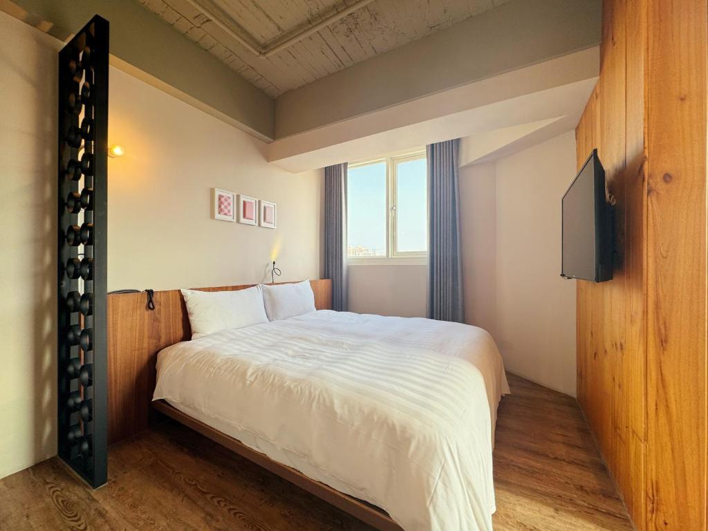 Postel nebo postele na pokoji v ubytování Roaders Hotel Tainan ChengDa