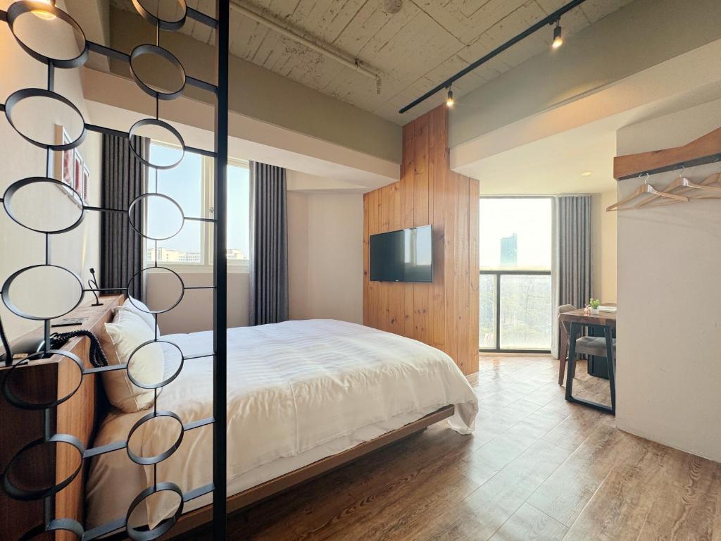 Postel nebo postele na pokoji v ubytování Roaders Hotel Tainan ChengDa