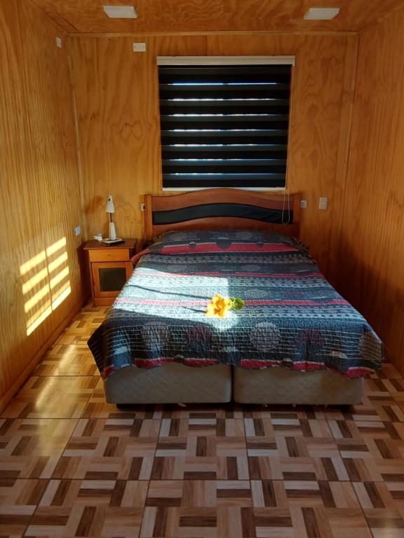 Un pat sau paturi într-o cameră la Suit Florencia (Habitación Matrimonial)