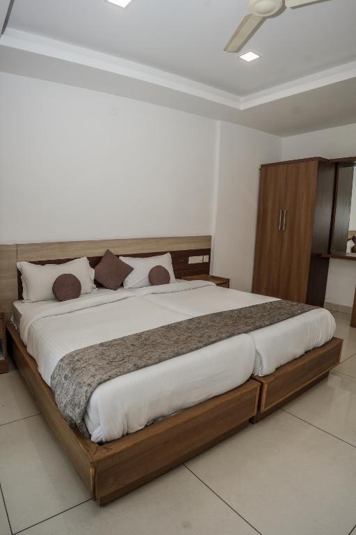 Postel nebo postele na pokoji v ubytování HOTEL LETS STAY