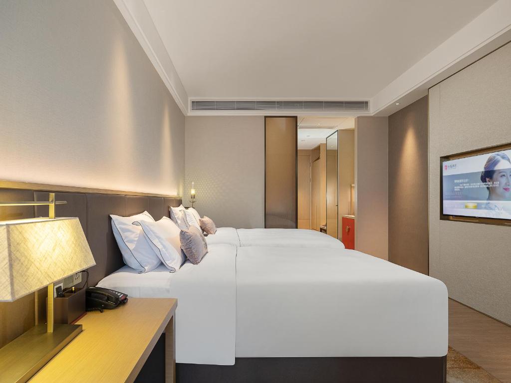 Postel nebo postele na pokoji v ubytování Echeng Hotel - Huawei Base Store in Shenzhen