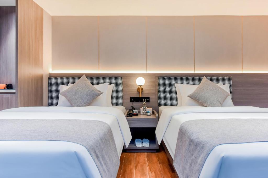 Postel nebo postele na pokoji v ubytování Shangpin Holiday Inn - Guangzhou New Baiyun International Airport Flagship Store