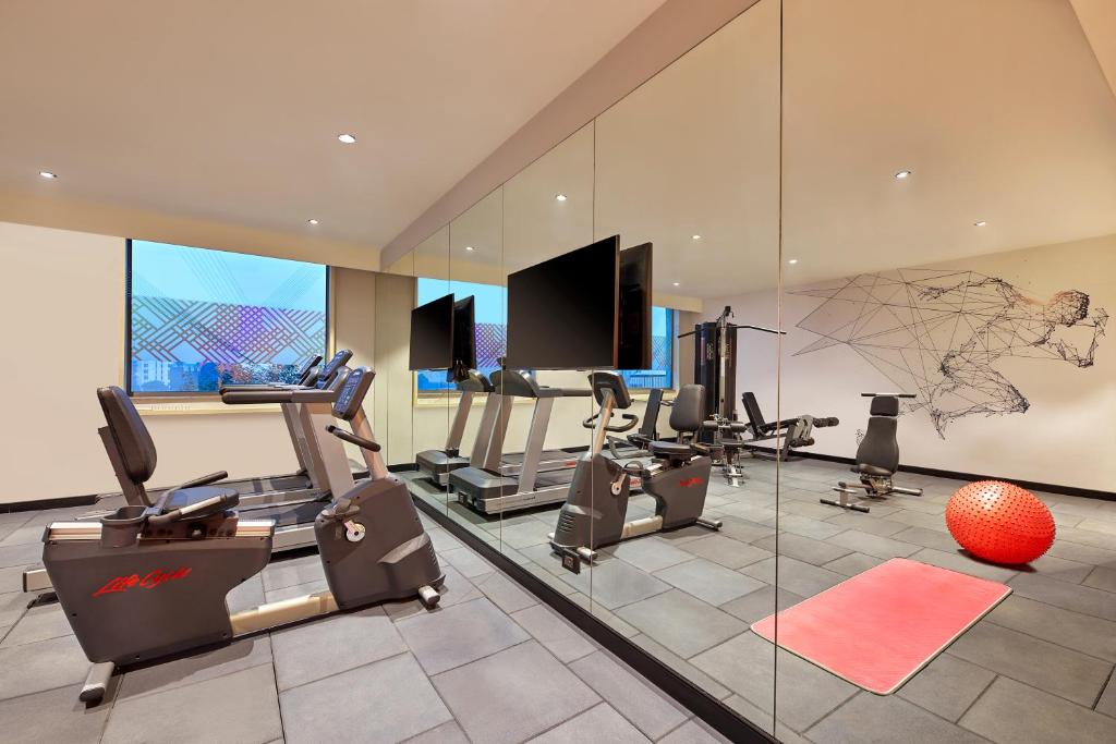 Fitness centrum a/nebo fitness zařízení v ubytování Ginger Noida Sector 133