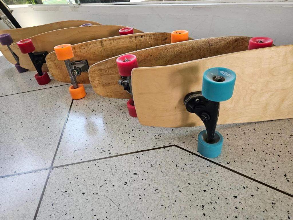 Support pour skateboards de 4 emplacements