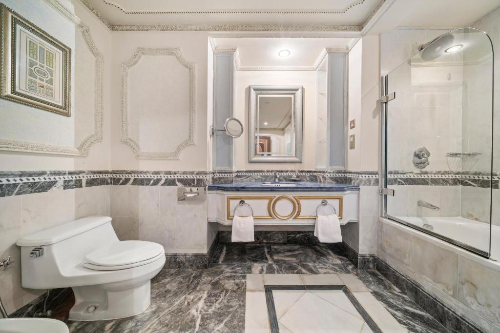 Dar Al Tawhid Intercontinental Makkah by IHG - Amiri Suite Mit 3 Schlafzimmern Und Stadtblick
