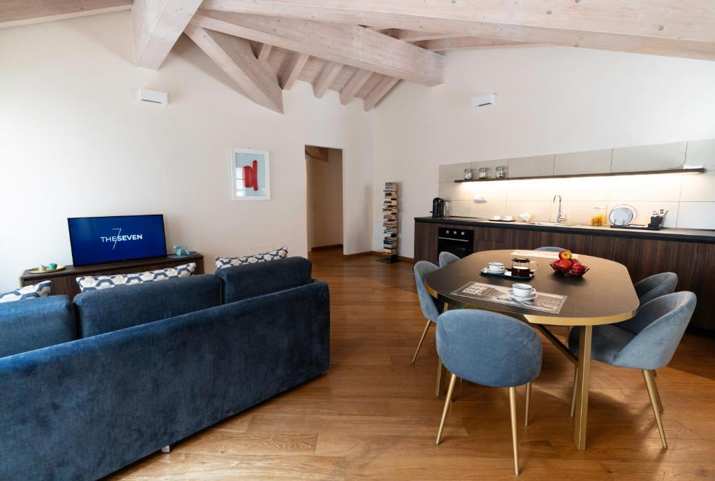 The Seven Residence - Apartment With Terrace