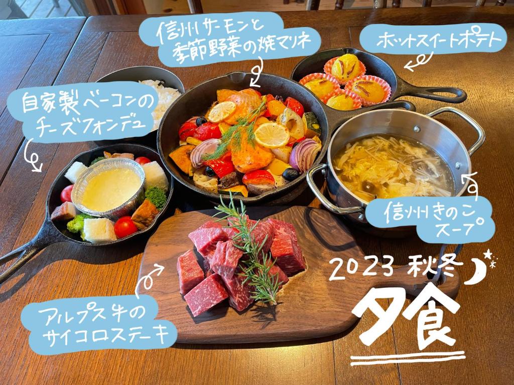 una mesa con tres tazones de comida en una mesa en Family Hotel Matsumoto Satoyama Doors en Matsumoto