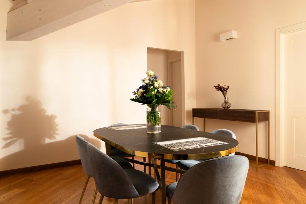 The Seven Residence - Apartment With Balcony