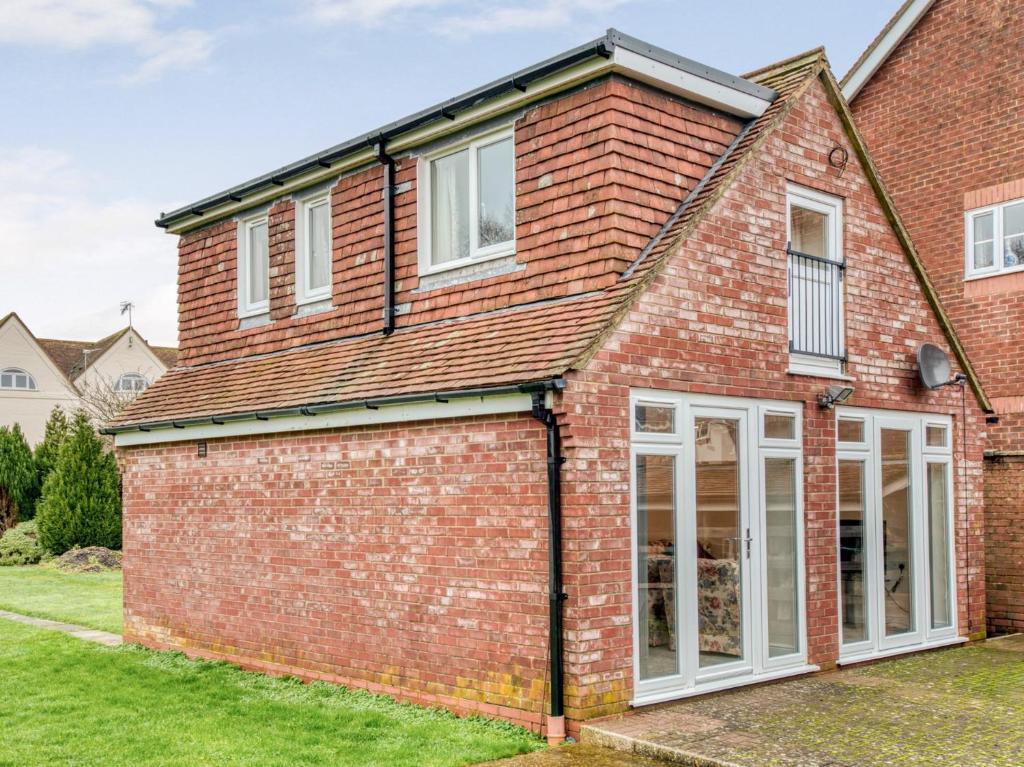 a red brick house with white windows at 1 bed property in Godshill 77796 in Downton