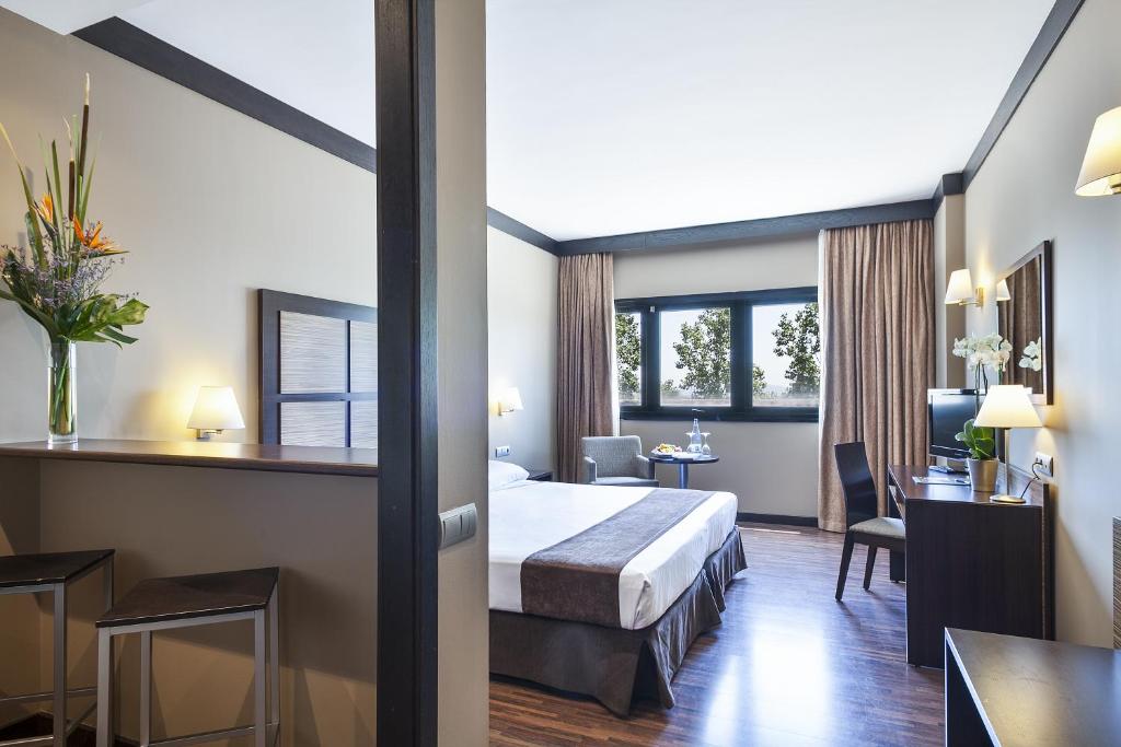 A bed or beds in a room at Aparthotel Attica 21 Vallés