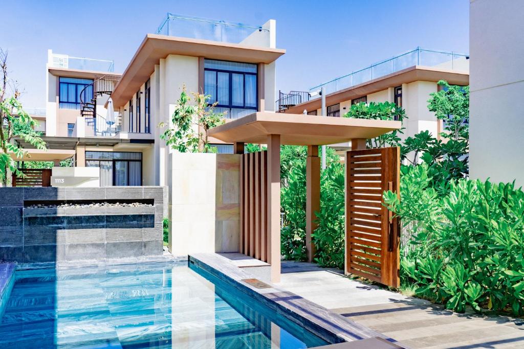 Bazén v ubytování Mysterio Pool Villas - Wyndham Garden Resort nebo v jeho okolí