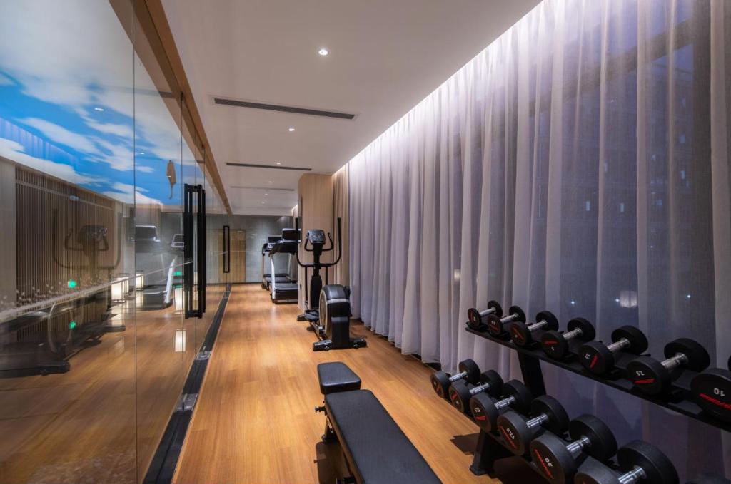 Fitness centrum a/nebo fitness zařízení v ubytování GINCO Hotel Guangzhou Baiyun Airport-24 Hour Airport Pick-up and Drop-off Service