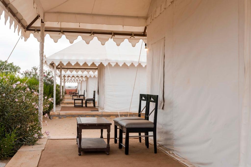 Balkón nebo terasa v ubytování Nomads heaven desert camp jaisalmer