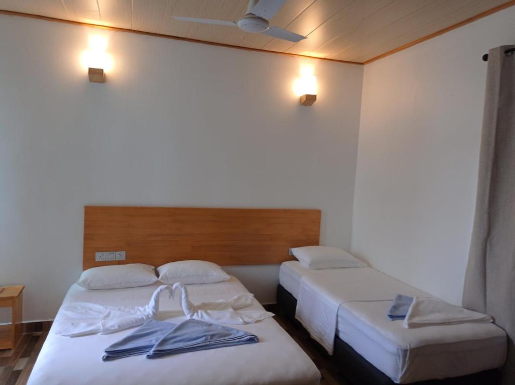 Postel nebo postele na pokoji v ubytování Fulidhoo Hathaa Retreat