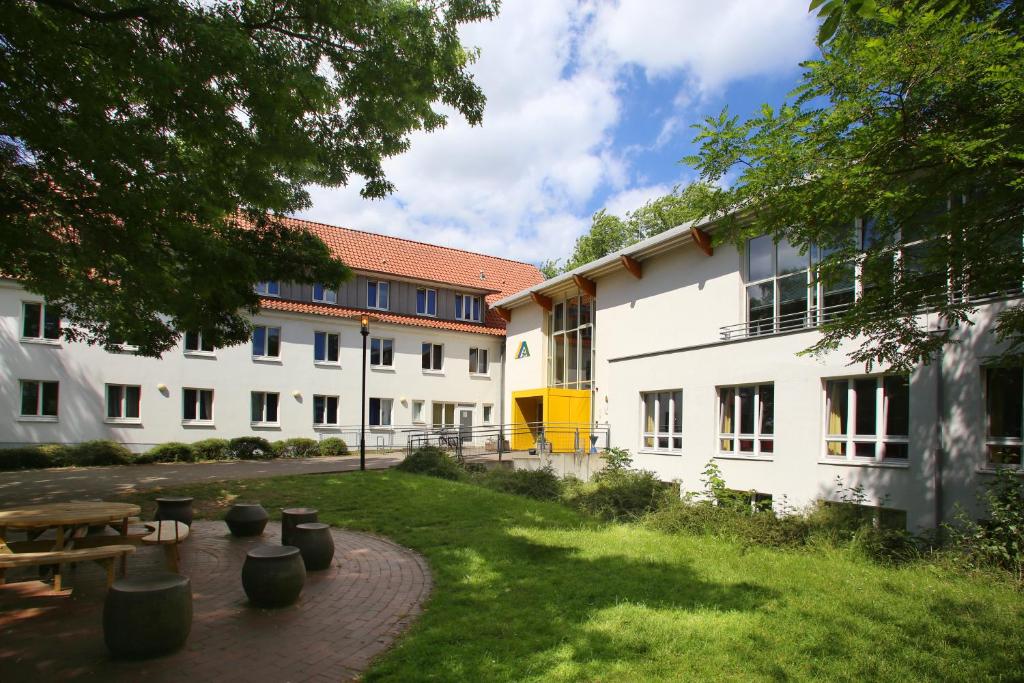 a courtyard of a building with a picnic table at Jugendherberge Lübeck Vor dem Burgtor in Lübeck