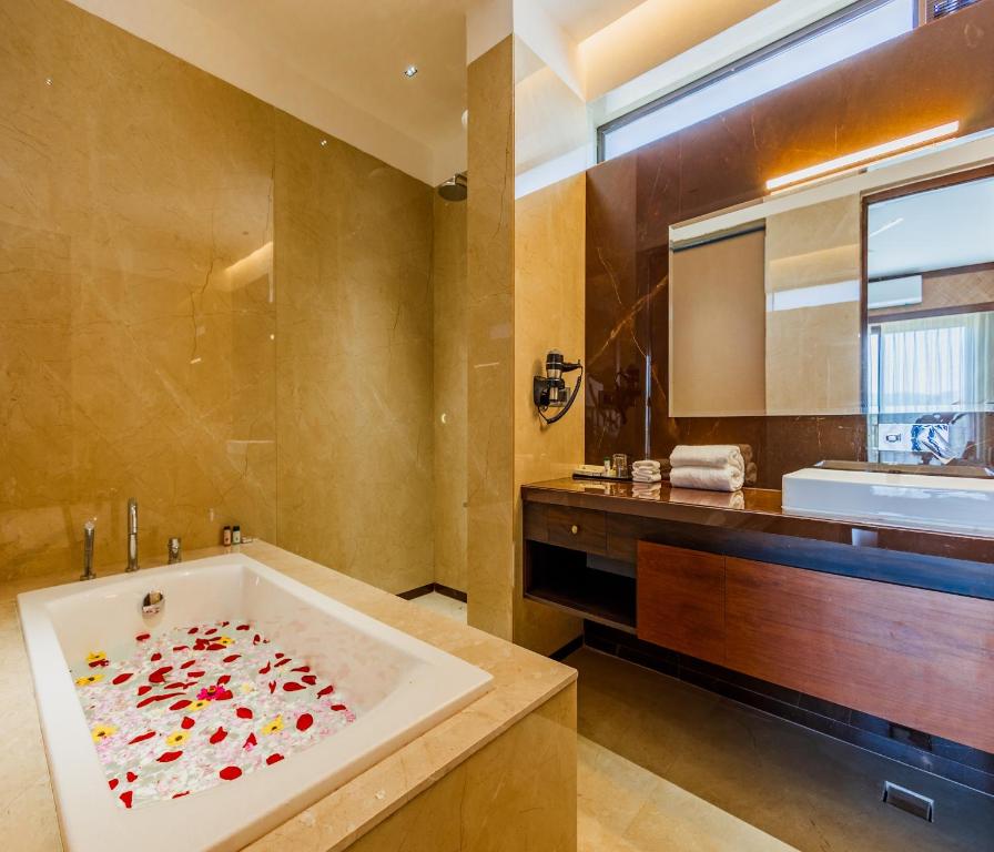 Sajjan Bagh Resort Kumbhalgarh - Infinity Valley E Fort View Con Vasca Da Bagno