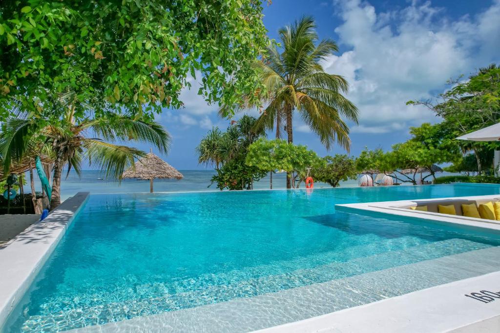 المسبح في Alma Boutique Hotel أو بالجوار
