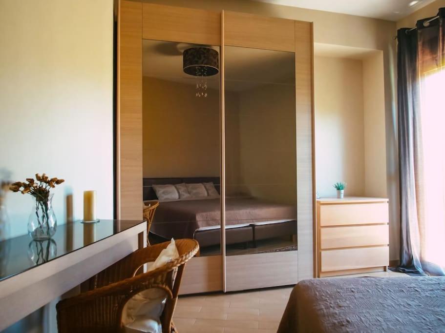 Łóżko lub łóżka w pokoju w obiekcie Luxury Villa Kassandrino