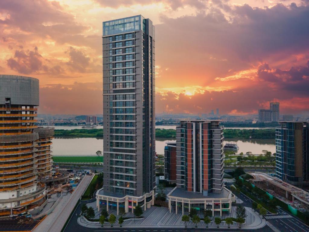 a view of a tall building in a city at 金舍名都国际公寓广州天河金融城三溪地铁站店 in Guangzhou