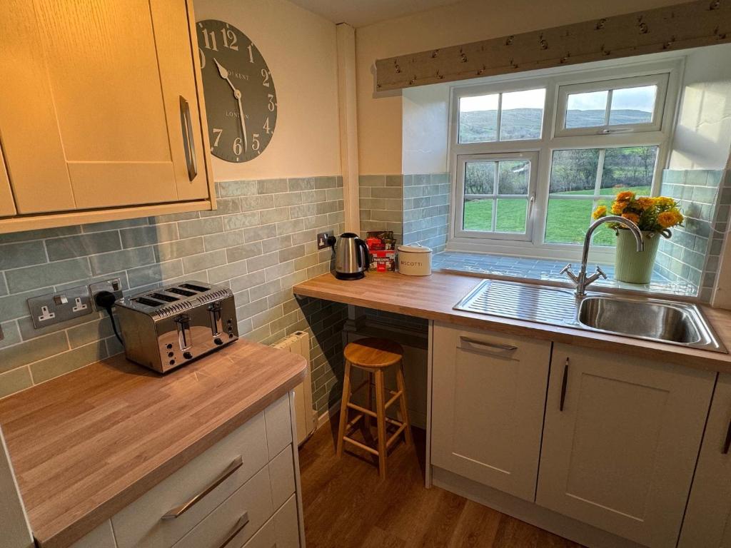 Wonderfully Scenic and Comfortable Dales Mill Property photo