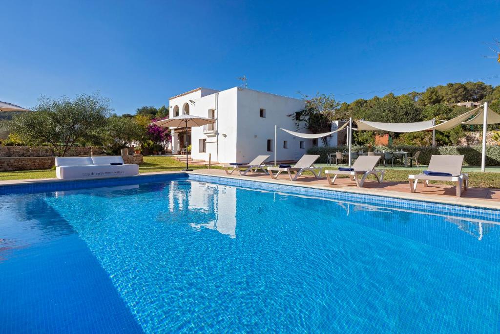 Bazén v ubytování Villa in San Jose sleeps 10 - Sa Vinya nebo v jeho okolí