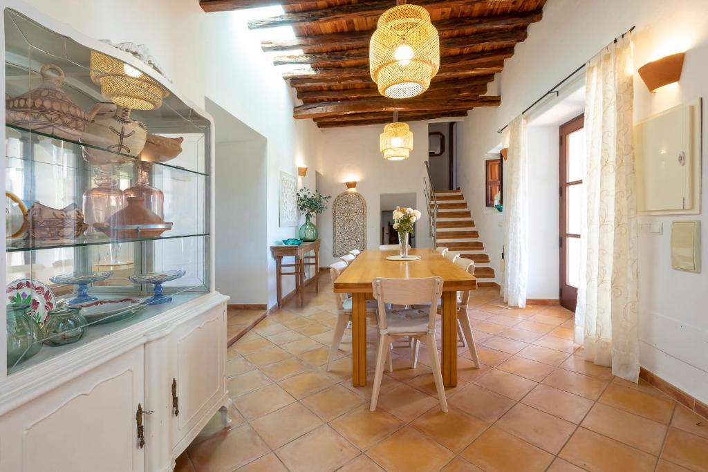 Fotografie z fotogalerie ubytování Villa in San Jose sleeps 10 - Sa Vinya v destinaci San Jose de sa Talaia