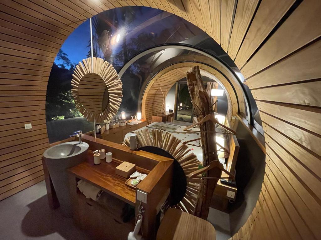 Posezení v ubytování Bubble Lodge Bois Chéri Plantation