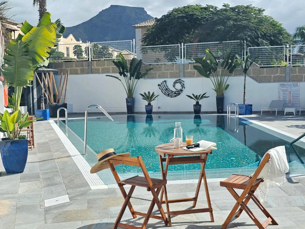 Bazén v ubytování NEW LUXURY RELAXING HOLIDAYS GOLF & SUN, Costa Adeje nebo v jeho okolí