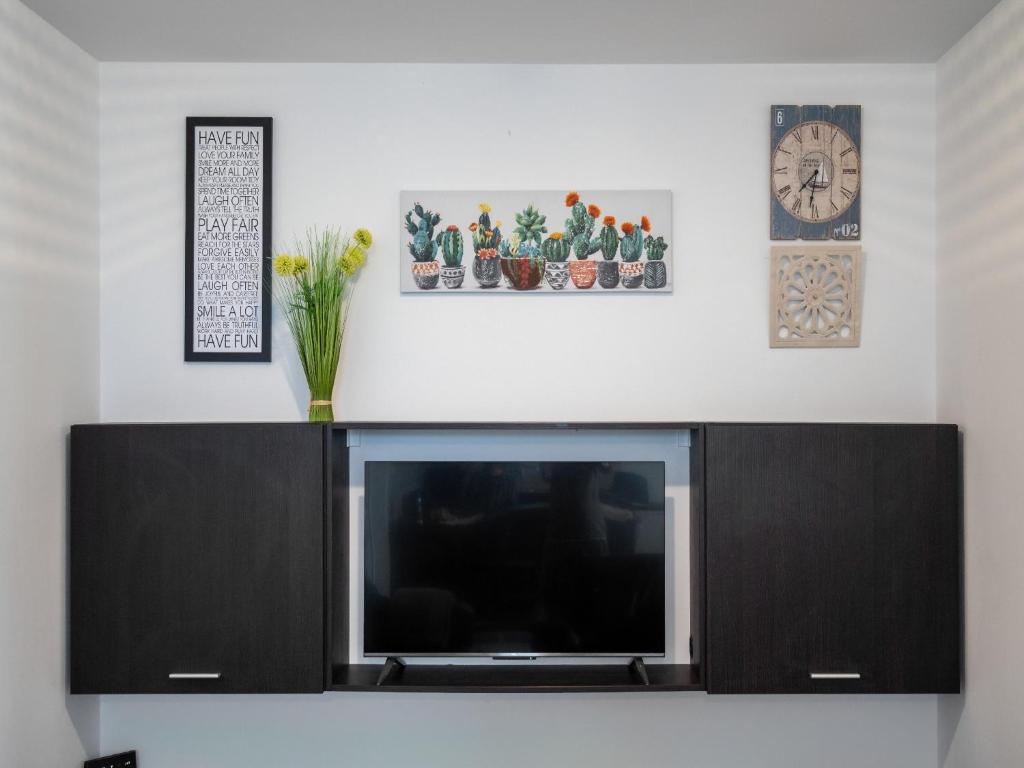 TV a/nebo společenská místnost v ubytování Holiday Home Lea