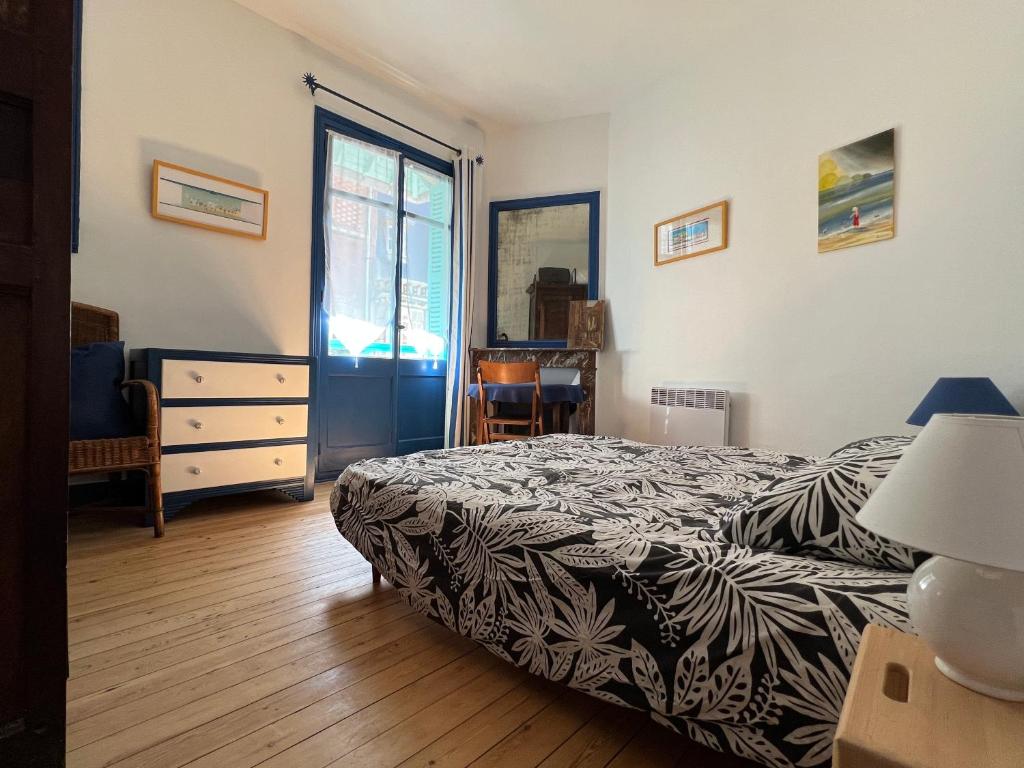 Posteľ alebo postele v izbe v ubytovaní Villa Señorita dans le quartier historique de Mers-les-Bains, 100m de la plage