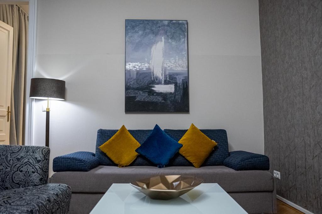 Abieshomes Serviced Apartments - Votivpark - One-Bedroom Suite