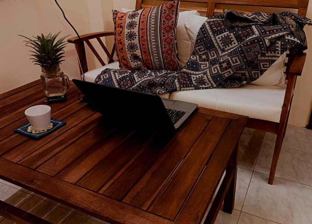 Khu vực ghế ngồi tại Maidi Homestay Mui Ne