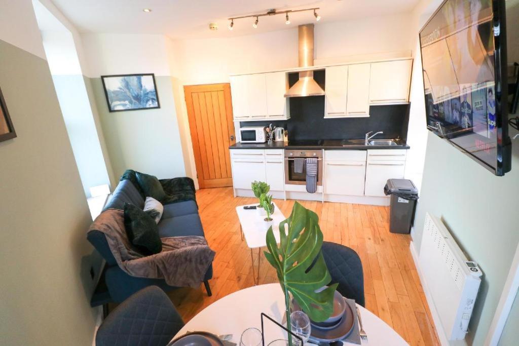 Svetainės erdvė apgyvendinimo įstaigoje Simple 2 Bed in Central Dewsbury - Sleep 4