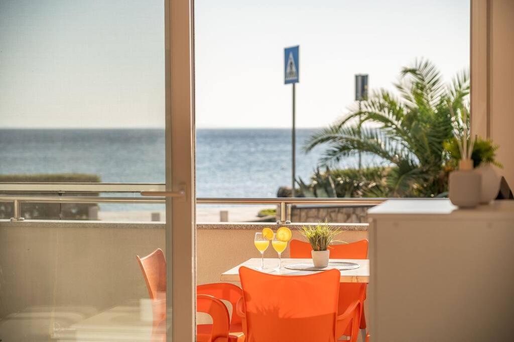 Sea breeze, beachfront apartment, Novalja (updated prices 2024)