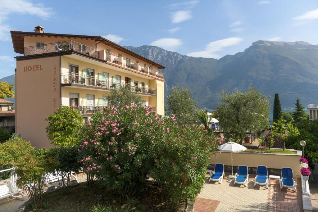 Nespecifikovaný výhled na hory nebo výhled na hory při pohledu z hotelu