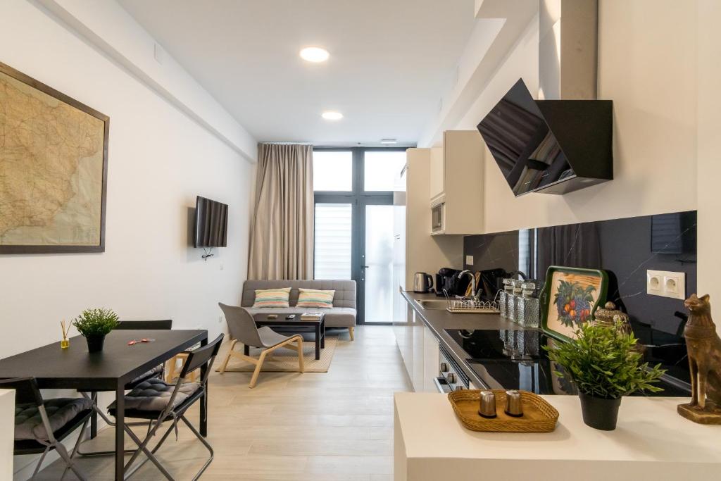 a living room with a kitchen and a dining room at Modern comfy-1bedroom 1bathroom-Prosperidad in Madrid