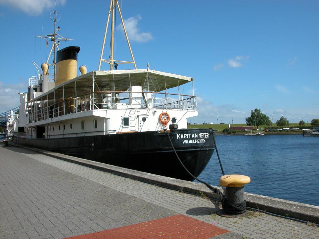 Výhled na řeku, která protéká v blízkosti hotelu
